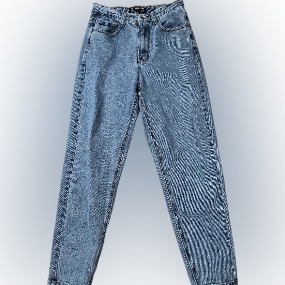 PrettyLittleThing Blue Straight Leg distressed mom Jeans Size 4